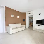 Les Maisons Apartments