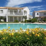 Les Maisons Apartments