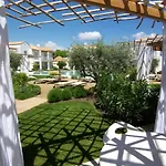 Les Maisons Apartments