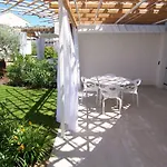 Les Maisons Apartments